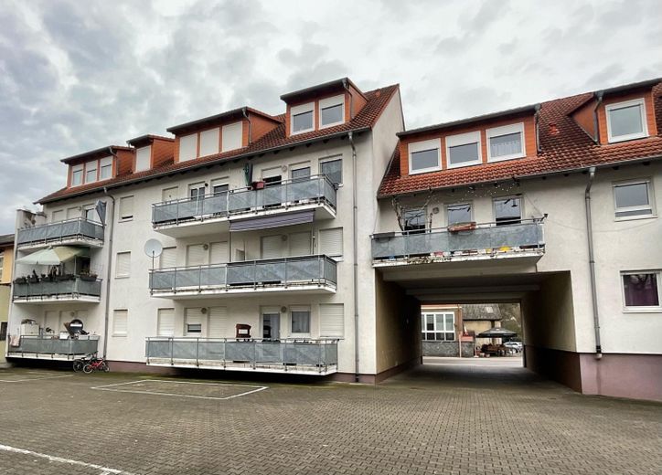 Gemütliche Dachgeschosswohnung in Mühlhausen zur Vermietung – Hof 