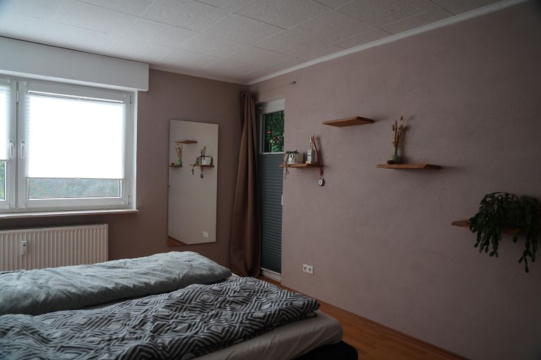 Hochwertig modernisierte 3,5-Zimmer-Eigentumswohnung mit Eichenparkett, Balkon und Garage – Schlafzimmer
