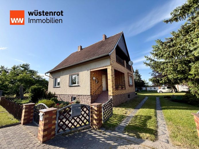 Gepflegtes Familienidyll mit großem Garten, Nebengelass und moderner Wärmepumpe – Ansicht