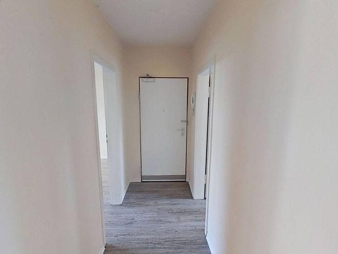 Große 3-Zi.-Whg. mit BALKON in Paderborn-Sennelager – Flur