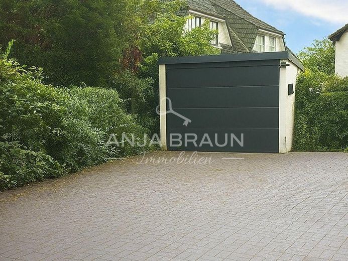 Garage mit Stellplatz