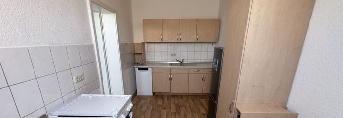 Mit Einbauküche! Preiswerte 2 DG-Zimmer Wohnung im Zentrum von Weida!