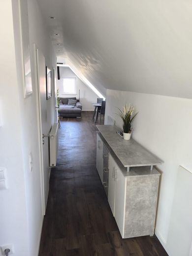 Neubau (BAFA/KfW) 85m² 2,5 ZKB helle DG-Wohnung, 2 begehbare Kleiderschränke, 3fach Verglasung – Flur