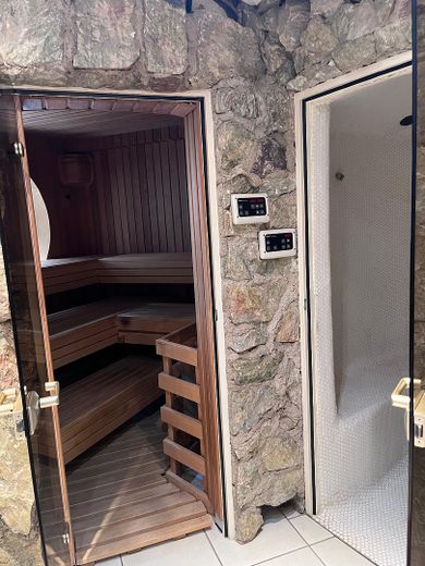 2 Häuser einzeln oder zusammen auf großem Grundstück – Sauna + Dampfbad