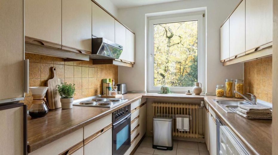 Vermietete 3-Zimmer-Wohnung mit Südwest-Balkon in Frankfurt-Ginnheim – Küche - digital nachbearbeitet aus Privatsphäregründen