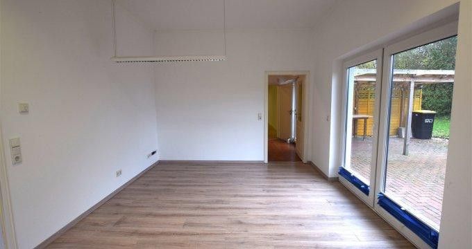 Bâtiment commercial moderne et massif à Bredenbek A210/A7 – Büro