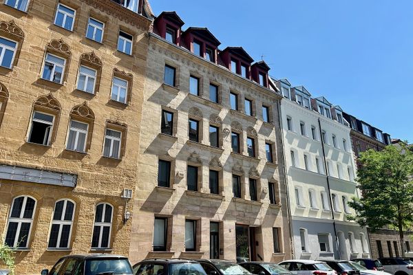 Provisionsfrei – Frisch renovierte 2-Zimmer Wohnung mit Altbau Charme in Top-Lage