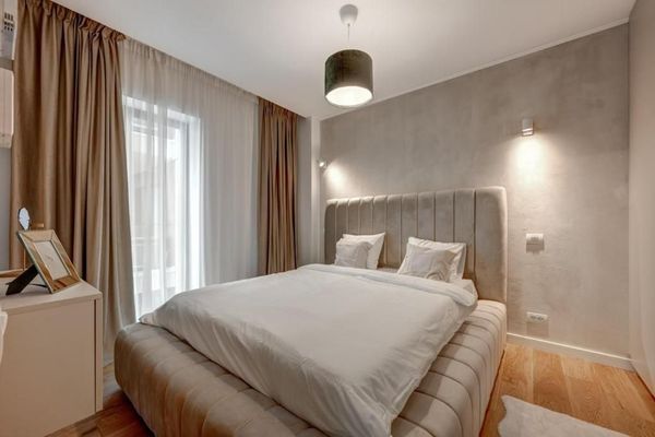 **Helle zwei-Zimmer-Wohnung mit Balkon, voll möbliert**