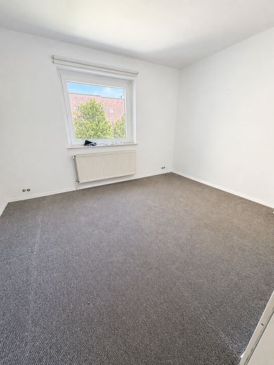 Großzügig geschnittene 3-Zimmer-Wohnung mit Balkon und viel Tageslicht in Bremerhaven-Mitte – Zimmer 1