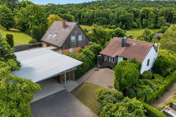 السكن في رحاب الطبيعة على أبواب هايدلبرغ – فرصة فريدة للتمتع بالهدوء، والإطلالات الواسعة، ومنزل يتمتع بإمكانات التطوير