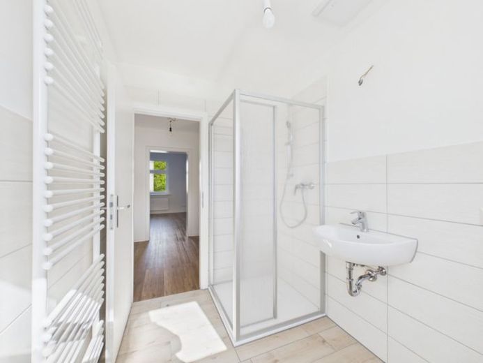 neu saniert zum Erstbezug - Hausgarten möglich! – Foto 1