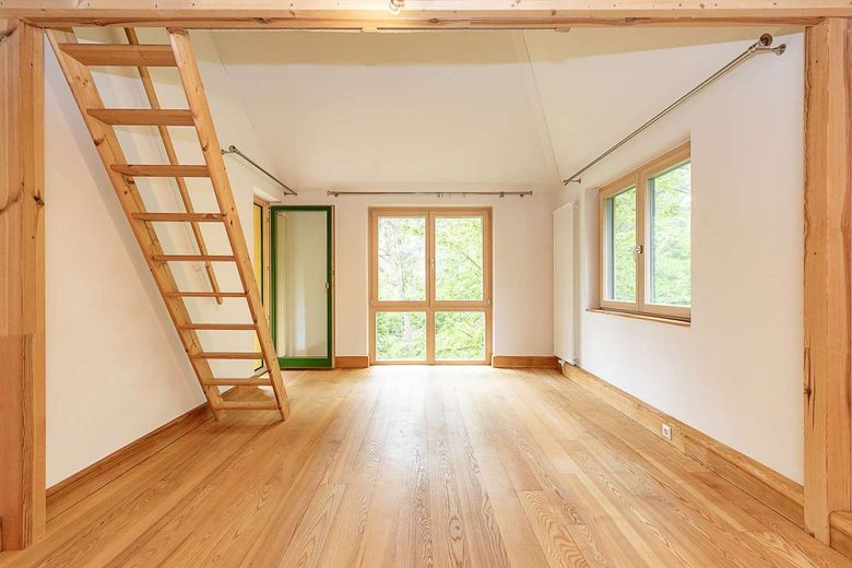 Moderne Architektenvilla in Hanglage - Design, Licht &amp; Natur in Perfektion – Schlafzimmer 02 OG mit Blick zur Terrassentür
