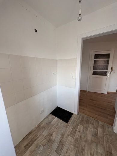 Bremerhaven-Lehe'de aydınlık 3 odalı çatı katı dairesi – Küche