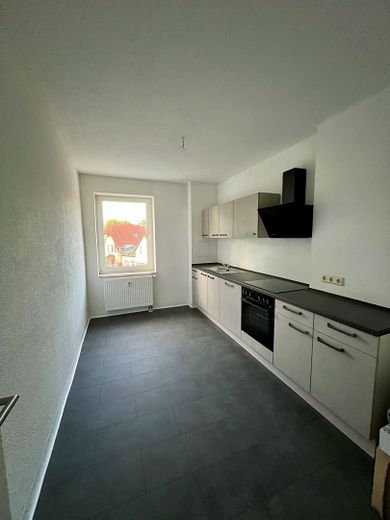 Première occupation après rénovation complète : attrayant appartement de 3 pièces avec cuisine équipée à Dessau – Photo 4