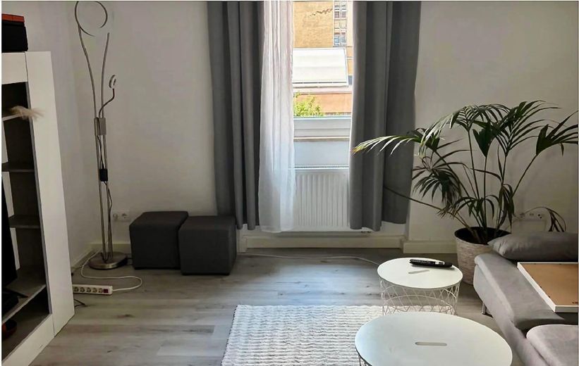 Stilvolles Wohnen in zentraler und ruhiger City-Lage – Wohnzimmer