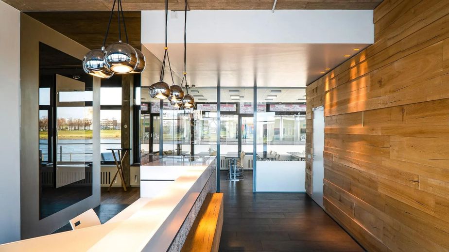 Showroom oder Praxis/Büro mit 175qm in bester Ausstattung kurzfristig beziehbar! – Empfang
