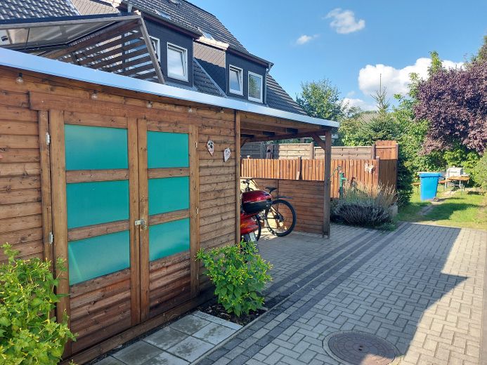 Gerätehaus & Unterstand