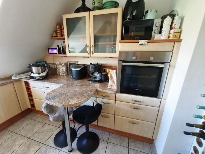 4 Zi. Wohnung in DG / Galerie mit Garten (auf Wunsch), Balkon und Garage in Höchstadt OT – Küche Bild 2
