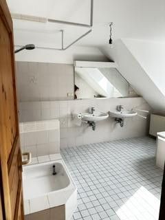 3-Raum DG Wohnung mit Balkon – Bad