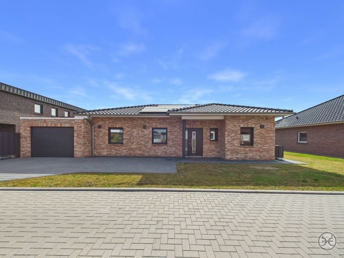 BEST-PREIS // Hochwertiger &amp; Nahezu Neuwertiger KFW-55EE Bungalow in schöner Wohnlage // Barßel – Eden-Ehbrecht-Immobilien_Verkauf_EFH_Barßel_002
