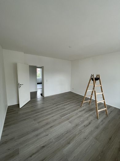 Frisch modernisierte 3-Zimmer-Wohnung in Altstadtnähe – Wohnzimmer 1