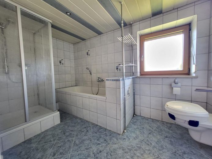 Suerte en Allgäu: elegante casa unifamiliar en ubicación tranquila con taller incluido – Bad