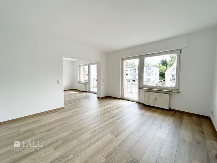 Hochwertig nach KFW Standard saniertes Dreifamilienhaus – OG Wohn- Esszimmer