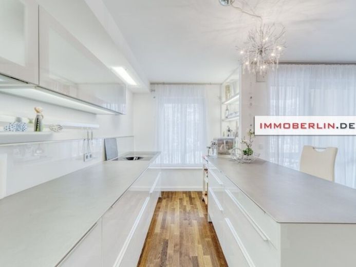 IMMOBERLIN.DE - Feine Wohnung mit Westterrasse und/oder Garage & 11 Pkw-Stellplätze beim Yachthafen – फोटो 1