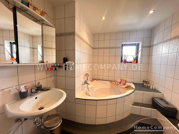 Helle 3,5ZKB Wohnung mit Garten und 2 Parkplätze – d1addf842f99aec5d1d0b1846103791d0fdf0ab9.jpg