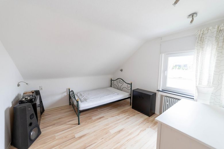 Im Grünen leben - mitten im Zentrum (maklerfrei)  - inkl. 85qm Einliegerwohnung – Wohnraum 3 DG