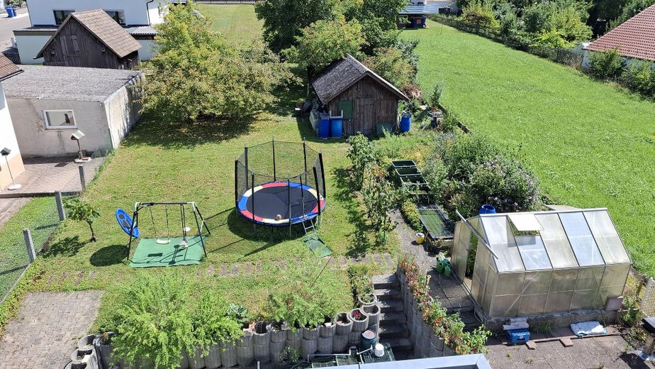 Provisionsfrei: 125 m² Wohnen + ca. 130 m² Gewerbe | Energieklasse A | 1.085 m² Grundstück – Garten/Gewächshaus, Spielplatz