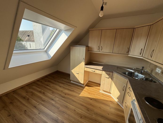 Helle, geräumige und frisch sanierte 2,5 Zimmer-Dachgeschosswohnung – Foto 6