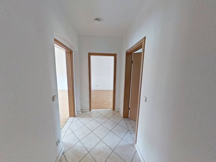Gemütliche 2-Zi.-Altbauwohnung mit modernem Wannenbad – Flur