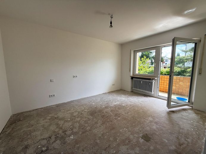 Großes Schlafzimmer mit Balkon