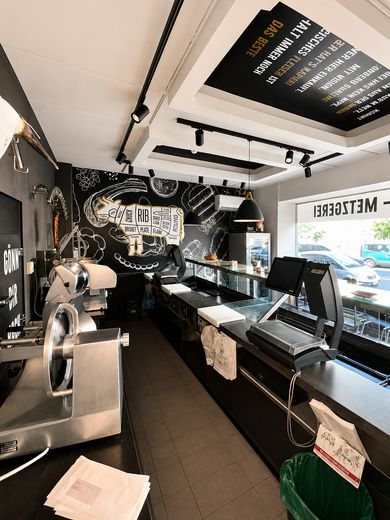 Gewerbeeinheit mit Ausstattung ideal für Metzgerei, Bäckerei oder Imbiss – Verkaufsraum