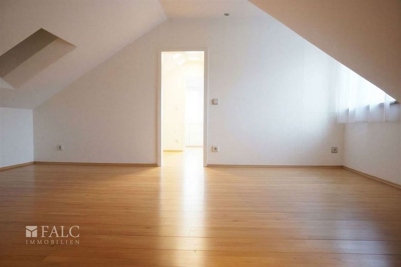 Exklusives Renditeobjekt mit zwei Wohnhäusern – Schlafzimmer - (KI generiert)