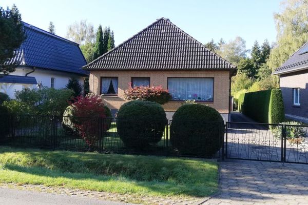 Ampio terreno in posizione molto טובה al confine tra Gartenstadt Berne e Volksdorf