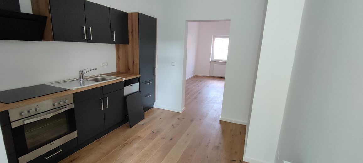 Küche mit Blick ins Wohnz.