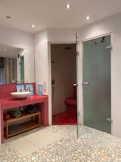 Hübsches, möbliertes Apartment in BH-Schlewecke mit Dampfbad – Badezimmer Detail