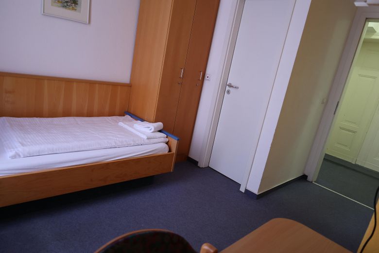 Complesso storico residenziale e commerciale con guest house a Berlin-Mitte – Sophienstraße – 1. Quergebäude Gästezimmer