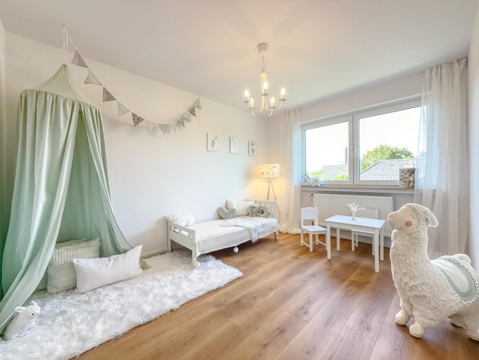 Großes, modernes Reihenhaus, sofort bezugsfrei! – Kinderzimmer