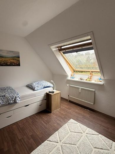 Красивая 2-комнатная квартира площадью 55 кв. м с балконом – Schlafzimmer