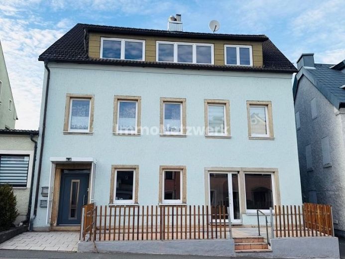 **Wszechstronny budynek mieszkalno-usługowy w sercu Konradsreuth** – Zdjęcie 1