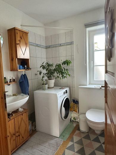 Ruhiges, sonniges & energieeffizientes Einfamilienhaus direkt „hinter’m Deich“ nahe Büsum – WC mit Dusche (angelegt)