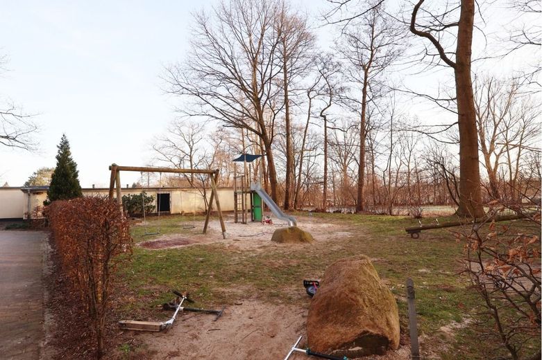 Willkommen über den Dächern von Pinneberg-Waldenau – Spielplatz