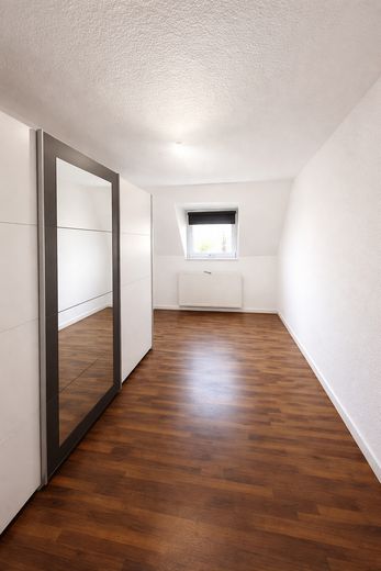 Wohnen am Park! Ruhige und helle 3 Zimmer-Wohnung im 3. OG. – Schlafzimmer I