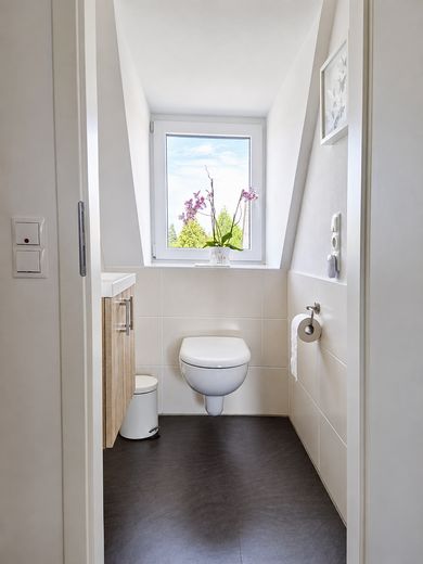 Modernisierte Doppelhaushälfte mit Sonnenterrasse – provisionsfrei – WC