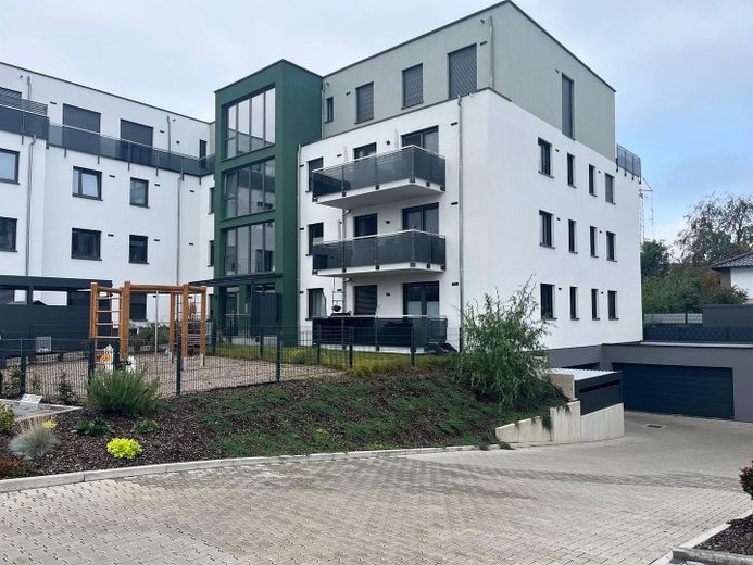 Bahçeli hayalinizdeki daire – Eingang mit Kinderspielplatz