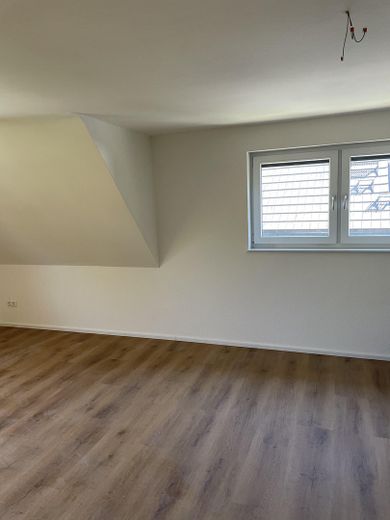 Ludwigsburg-Hoheneck’te ankastre mutfak ve garajlı, modernize edilmiş 2 odalı daire – Foto 12
