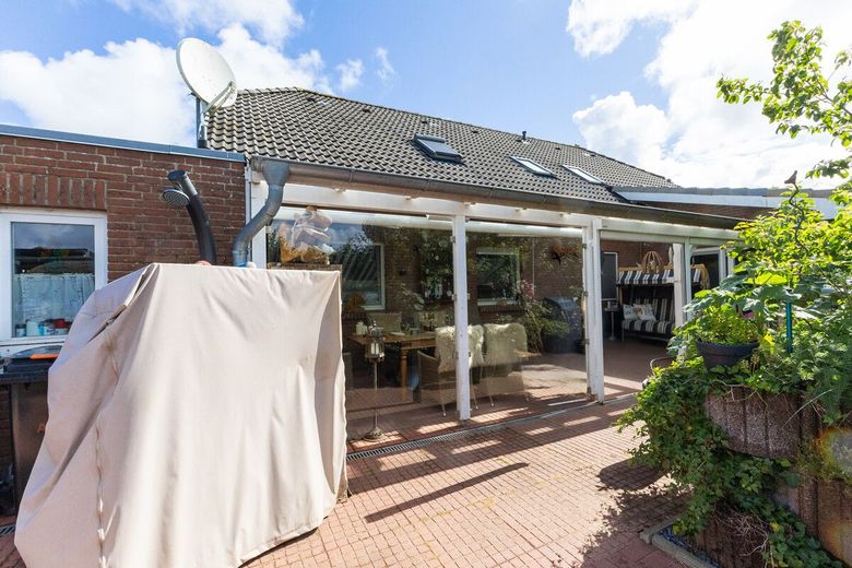 Herzensheim für große Träume - XXL-Haus mit Traumgarten &amp; Wintergarten – Überdachte Terrasse Hauptwohnung